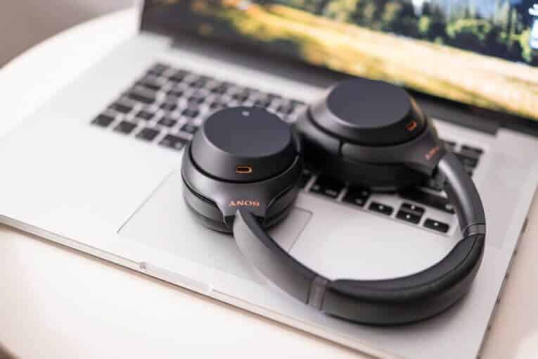 Technology series-4 headphone